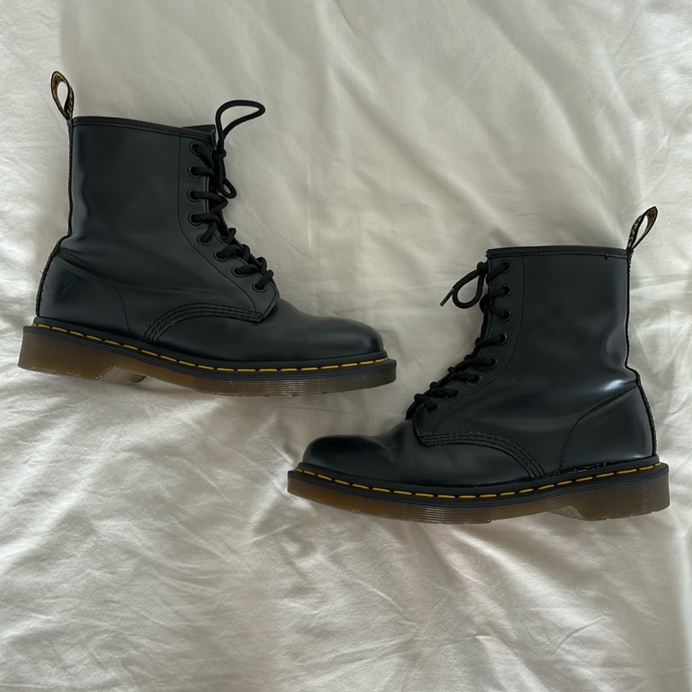 DR MARTINS 1460 The Original Women’s Smooth Lace Up Boots